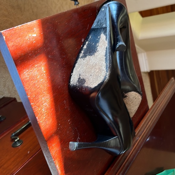 Beautiful woman’s Gucci black high heels - Picture 3 of 7